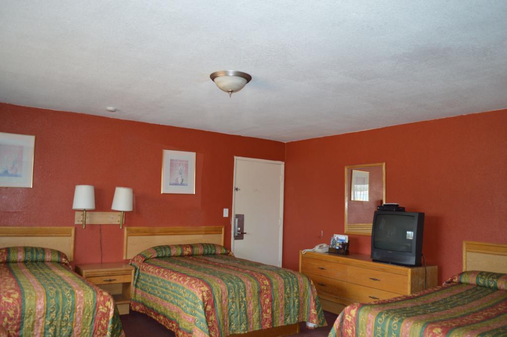 Rodeway Inn & Suites Blythe I-10 מראה חיצוני תמונה